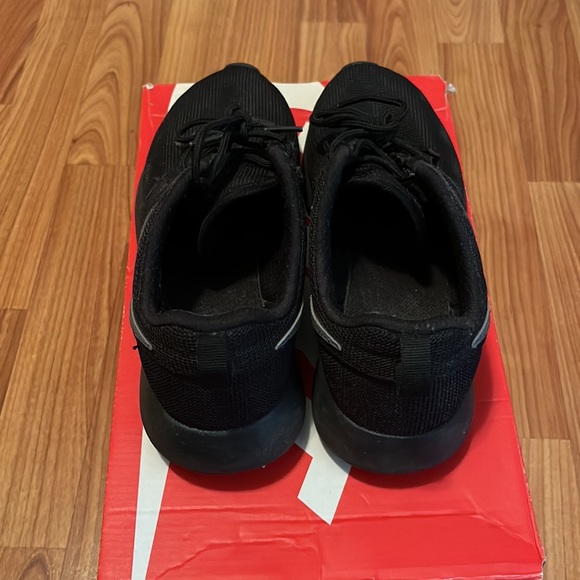 NIKE ROSHERUN (GS) - Picture 3 of 5